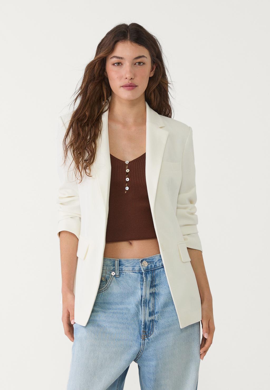 Fitted blazer with pockets