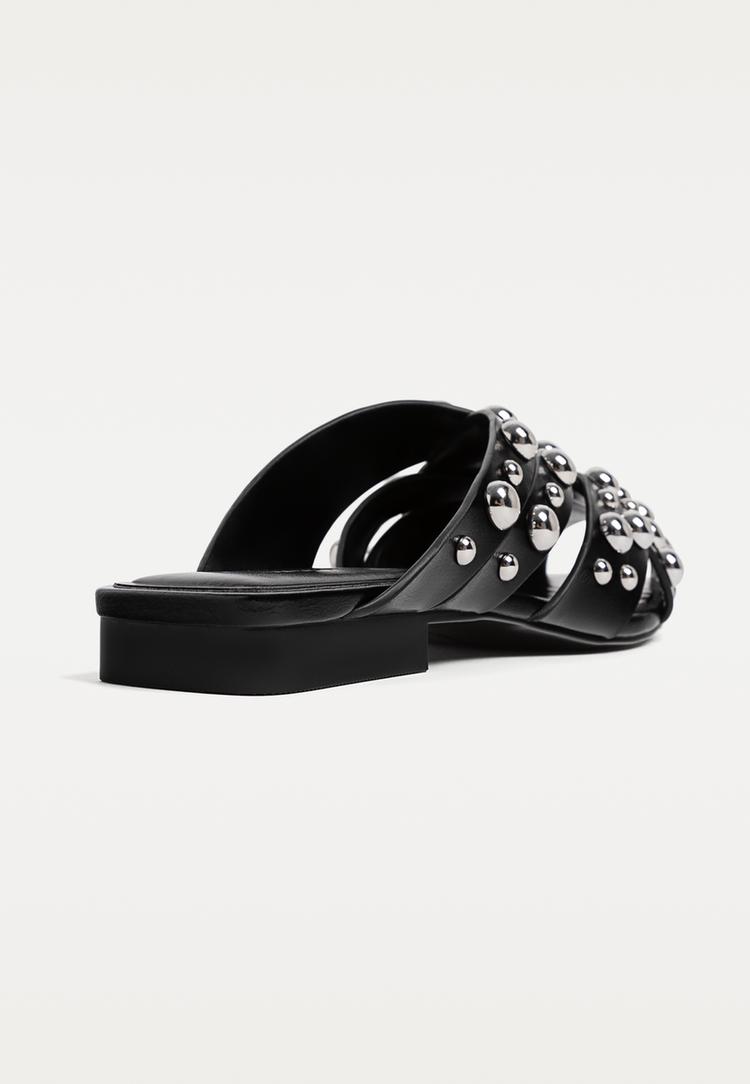 zapatos planos destalonados tachas