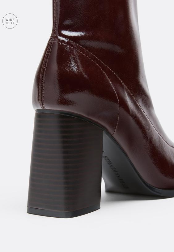 Stradivarius Wide Fit. Μποτίνια Με Τακούνι Όψη Δέρματος Σκούρο Κόκκινο 40
