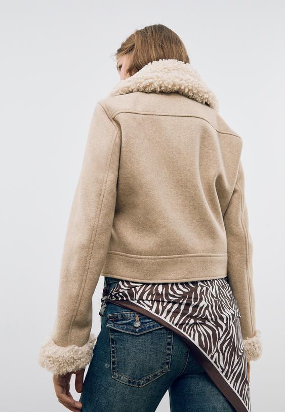 jacke-mit-kunstfelldetail