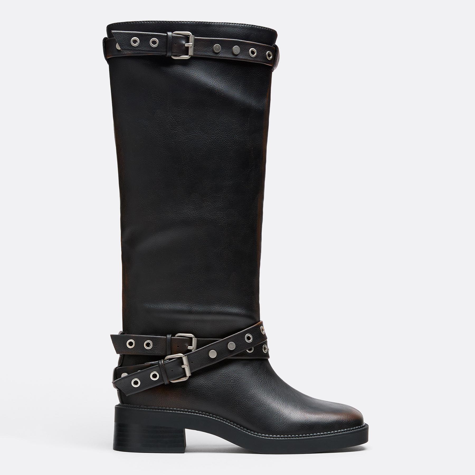 Flat buckle boots — BROWN