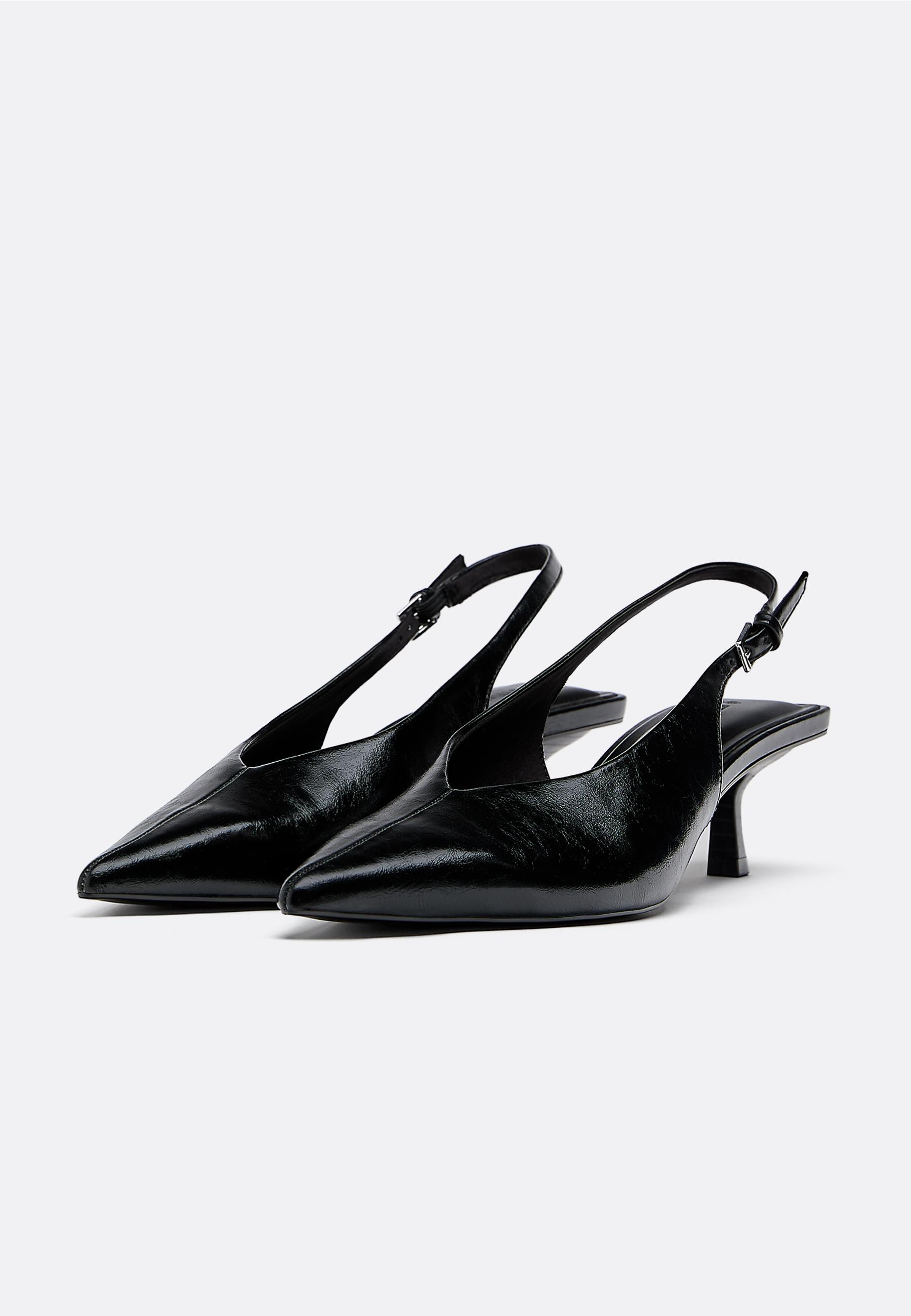 V-neck kitten heel shoes — BLACK