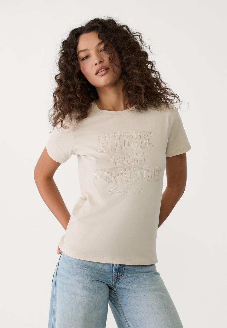 camiseta bordado texto