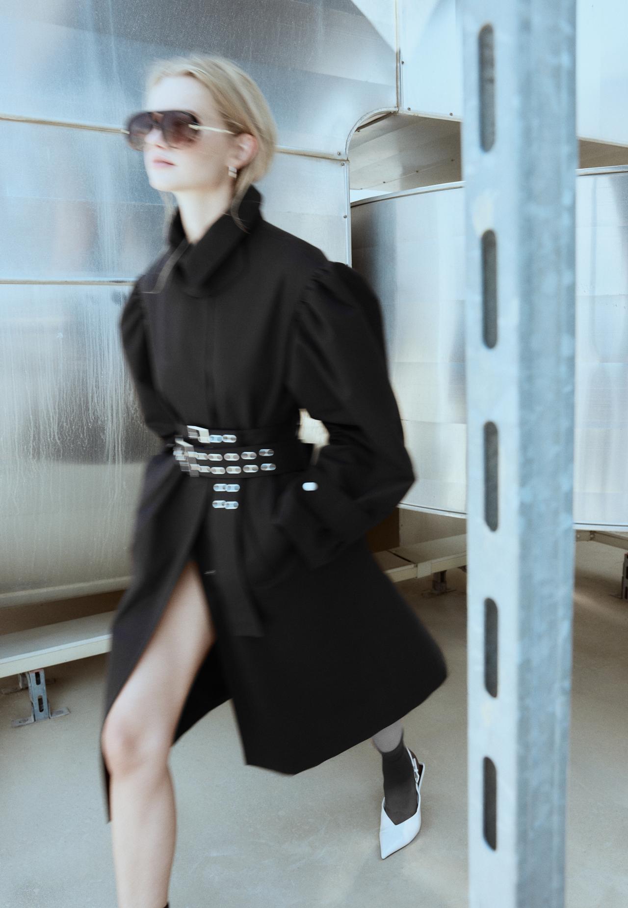 Voluminous sleeve trench coat — Black