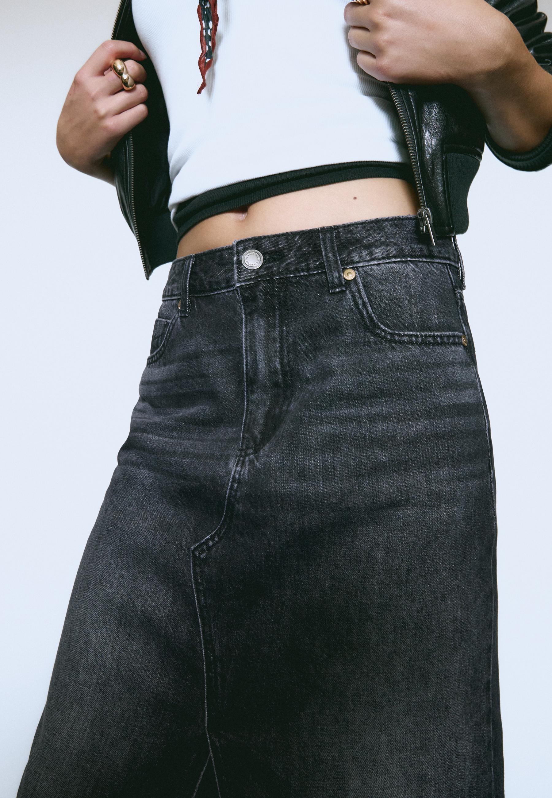 Loose-fitting denim midi skirt - Women's fashion Loose-fitting denim midi skirt - Women's fashion