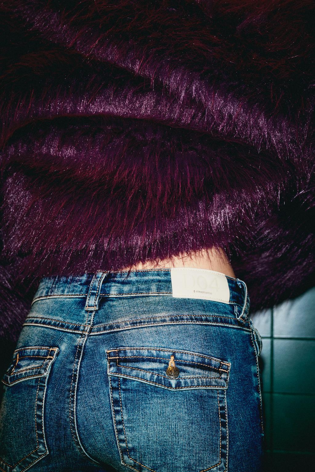 D04 low rise flared jeans