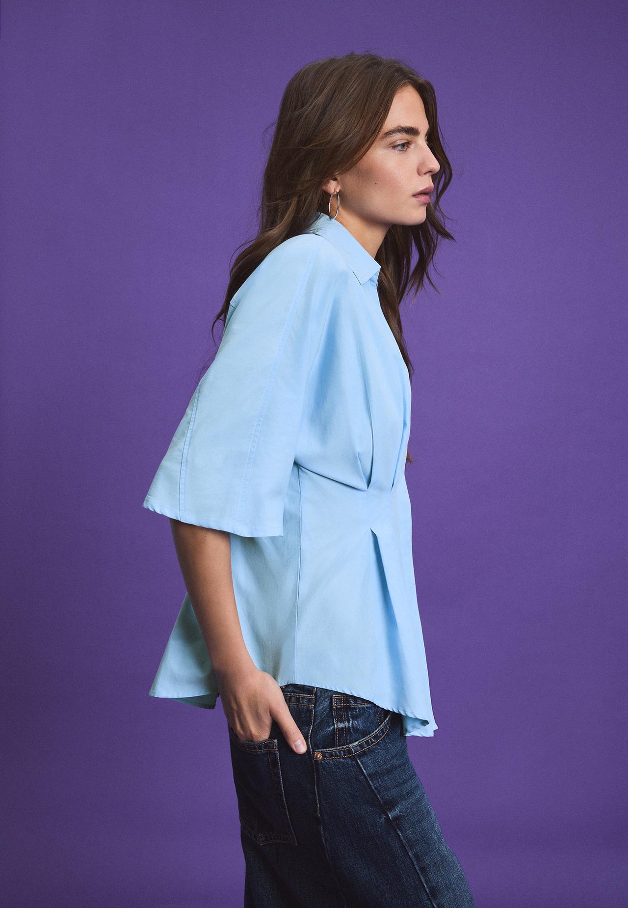Fitted kimono sleeve shirt with pleats — Sky blue