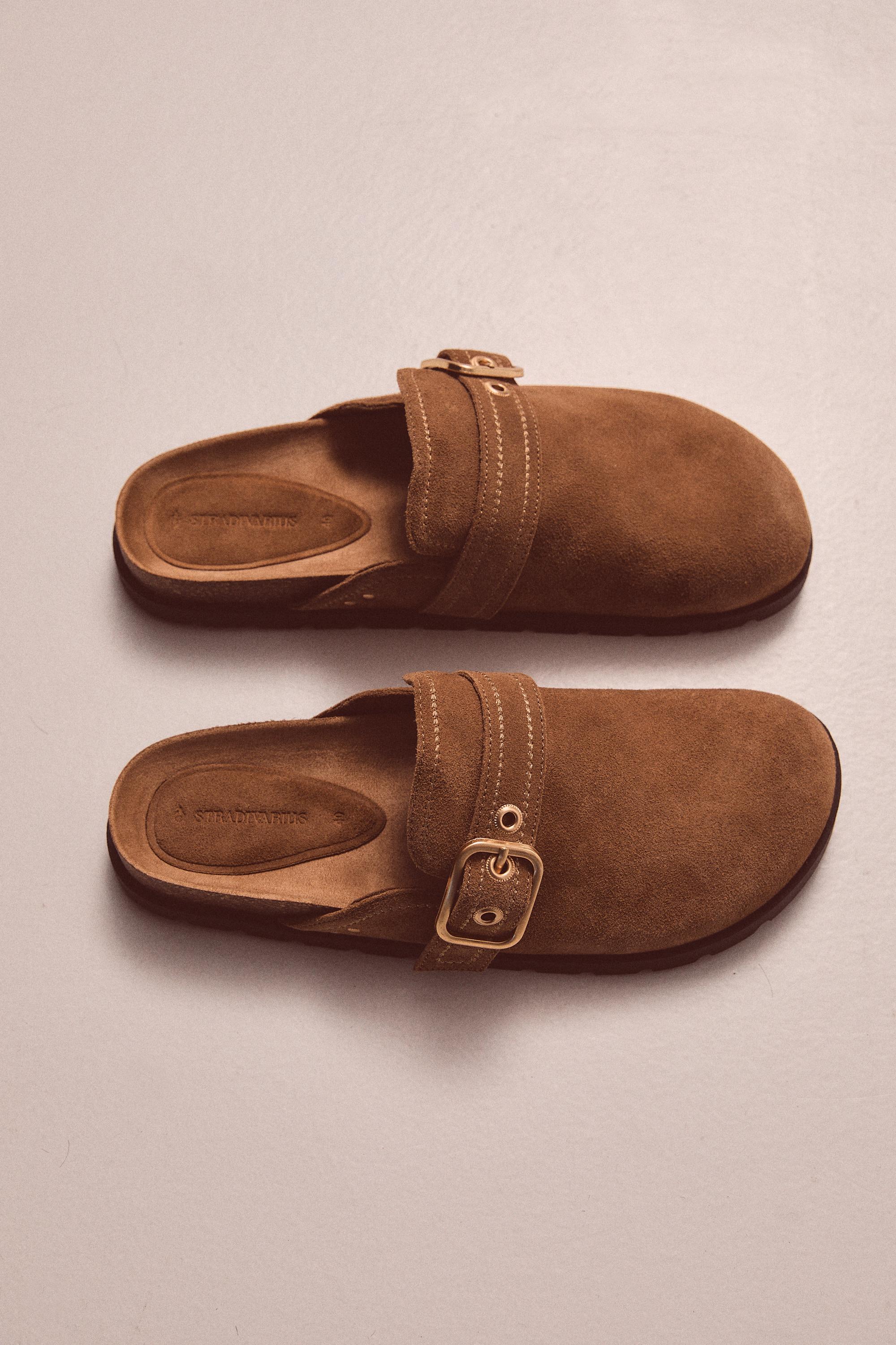 Split suede clogs with buckle — BEIGE