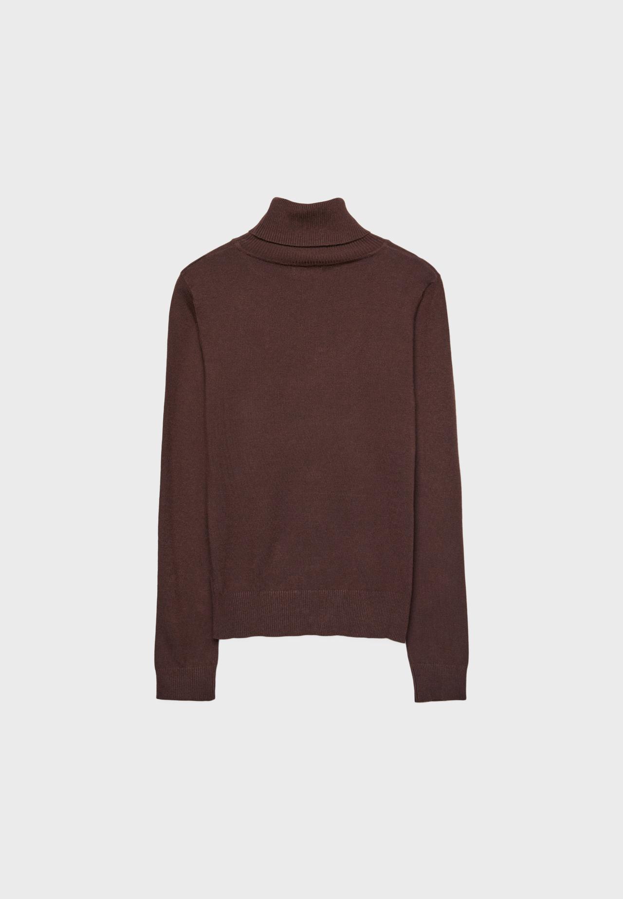 Pull basique en maille à col montant