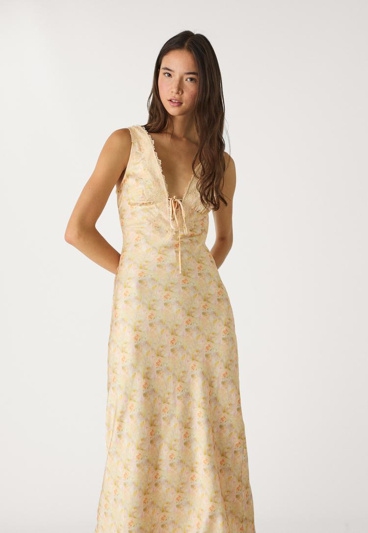vestido midi satinado encaje
