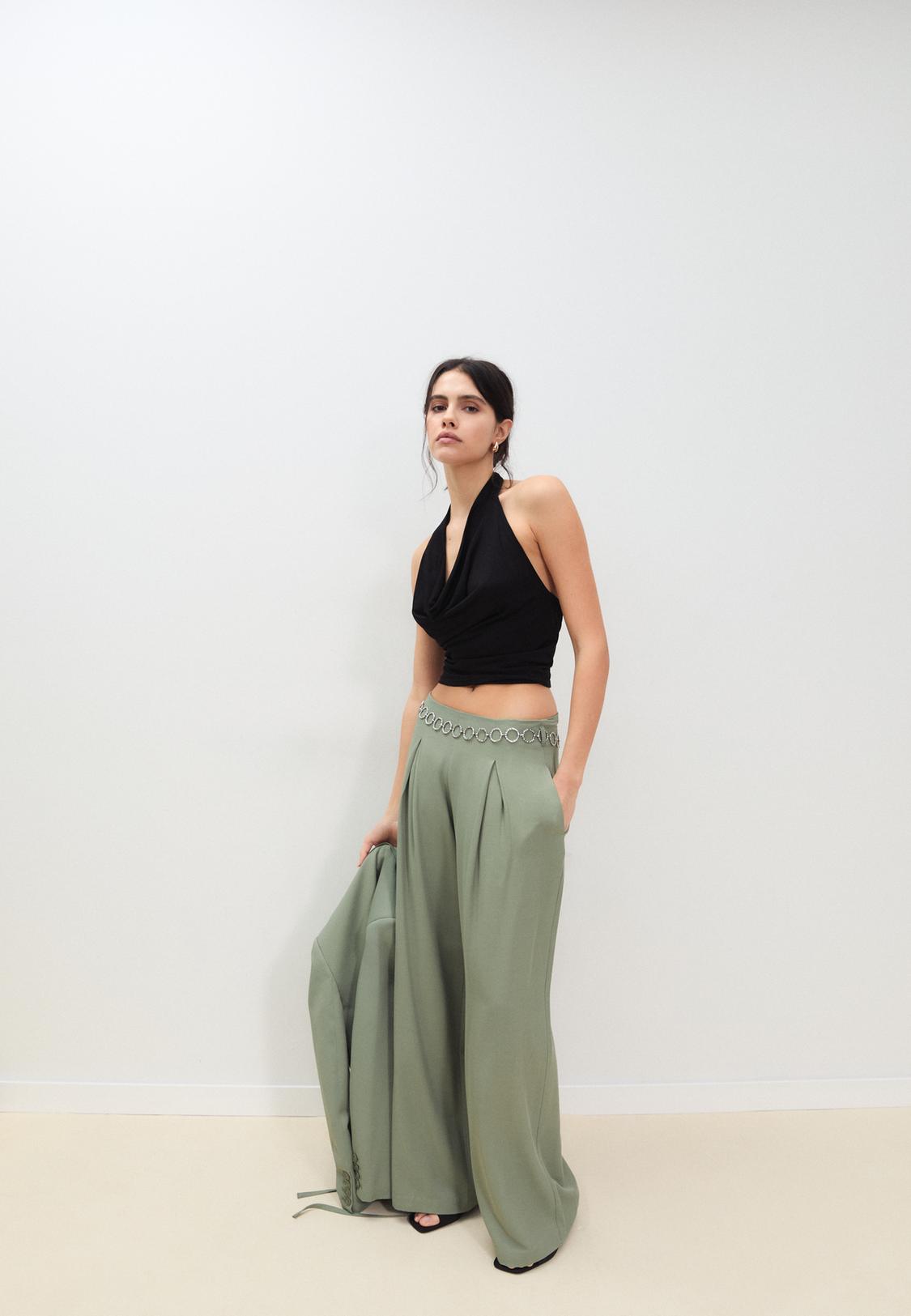 pinzas pantalon cuero marron stradivarius