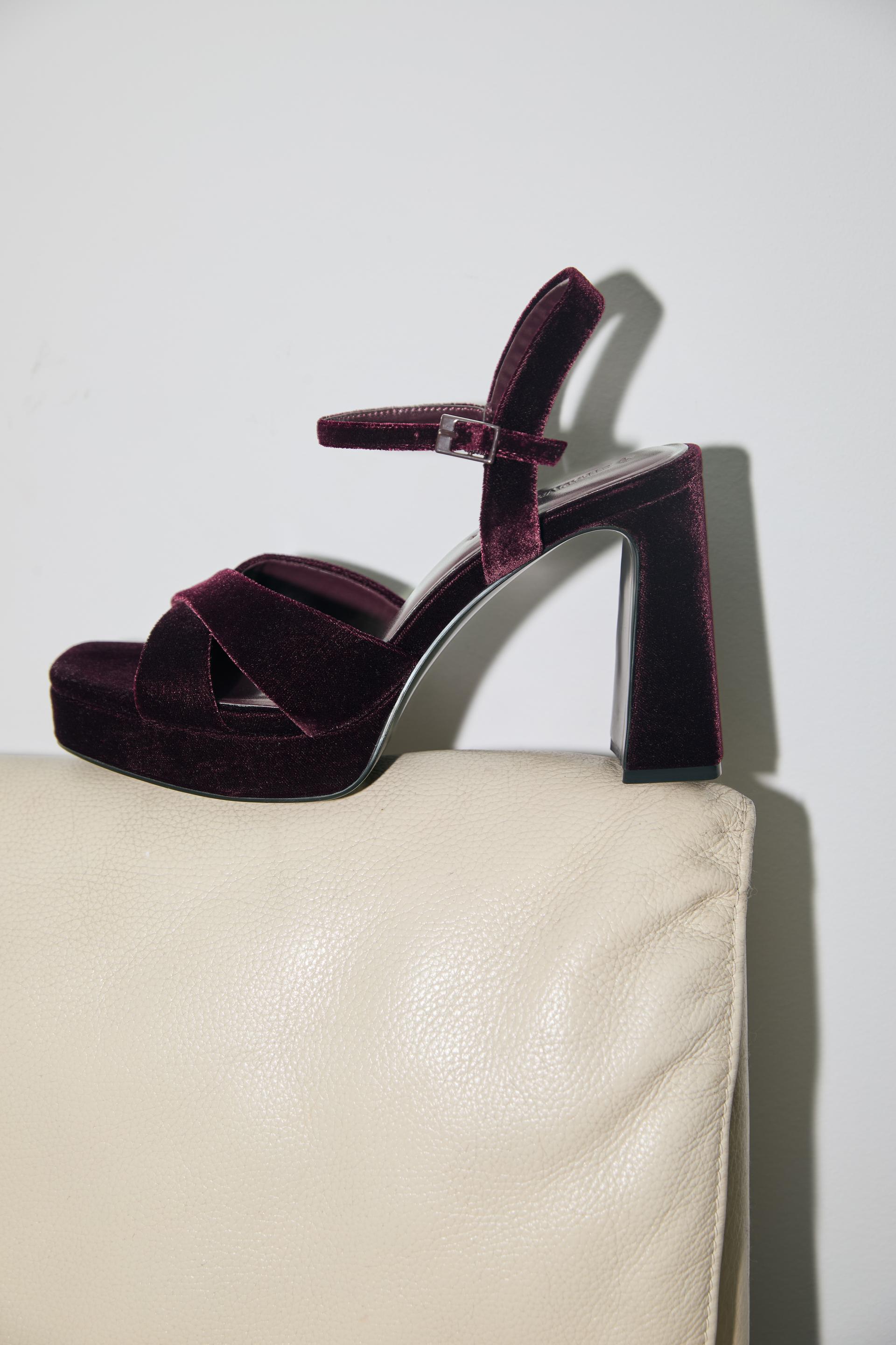 Scarpe con plateau effetto velluto