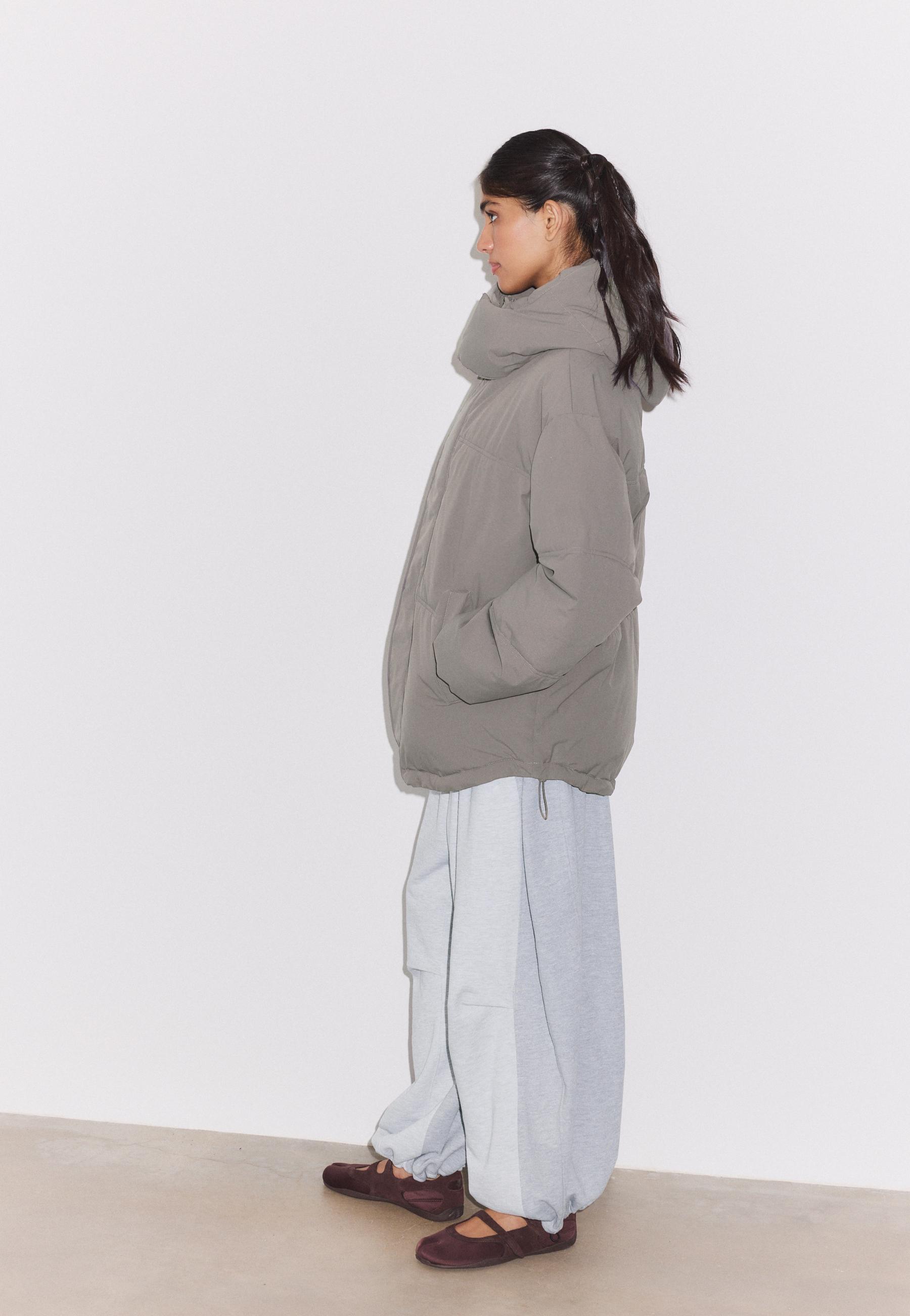 Oversize padded jacket with hood — Grey