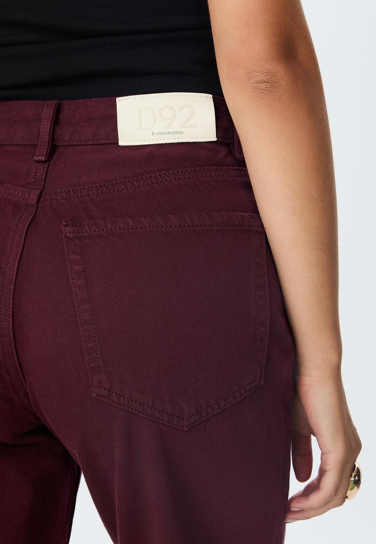 straight-fit-jeans-mit-weitem-bein-d92