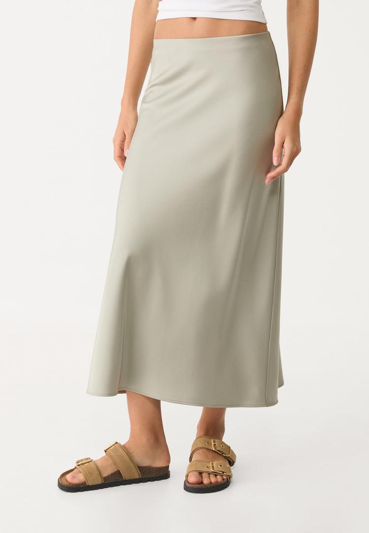 falda midi satinada