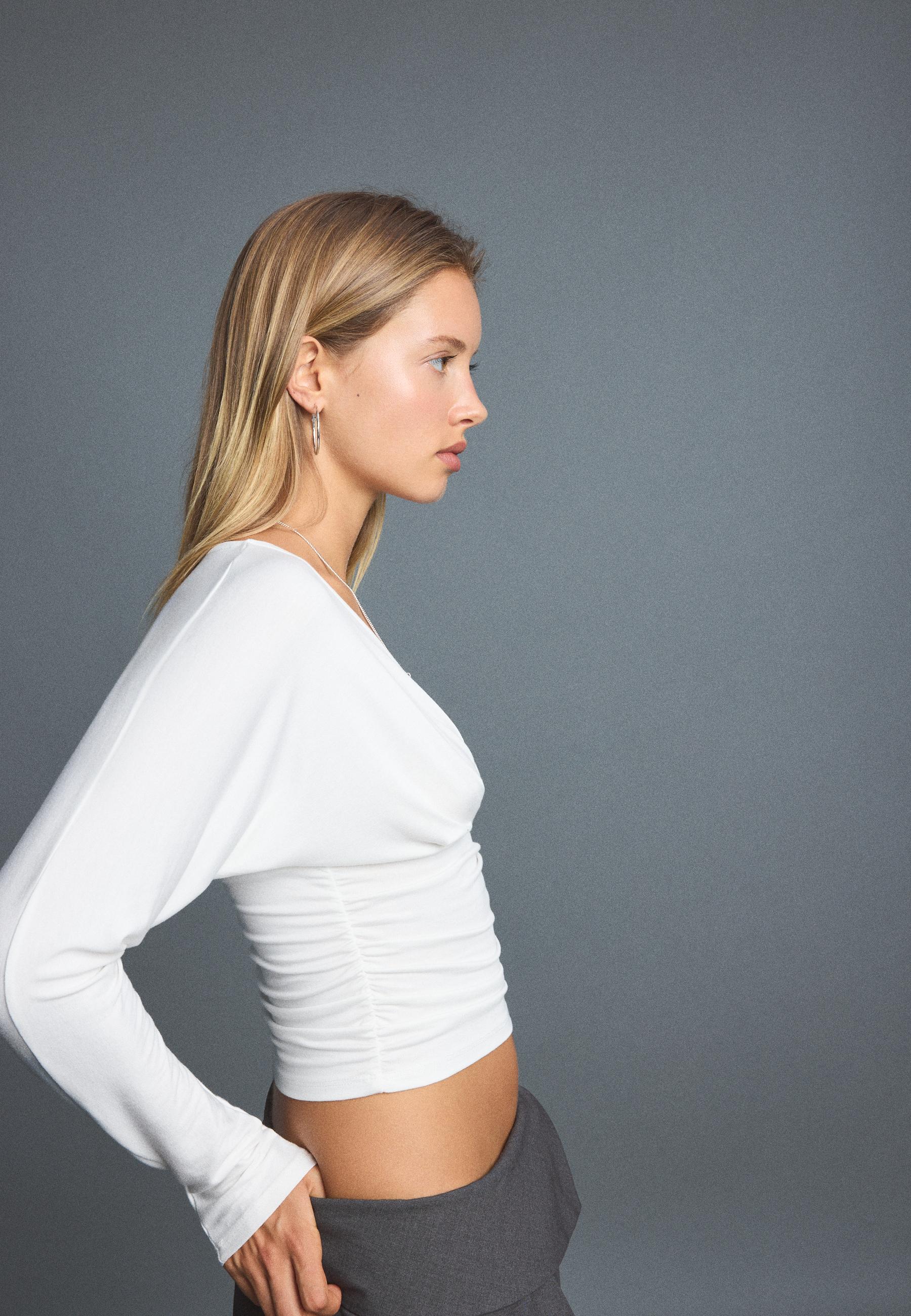 Long sleeve V-neck T-shirt — Ecru