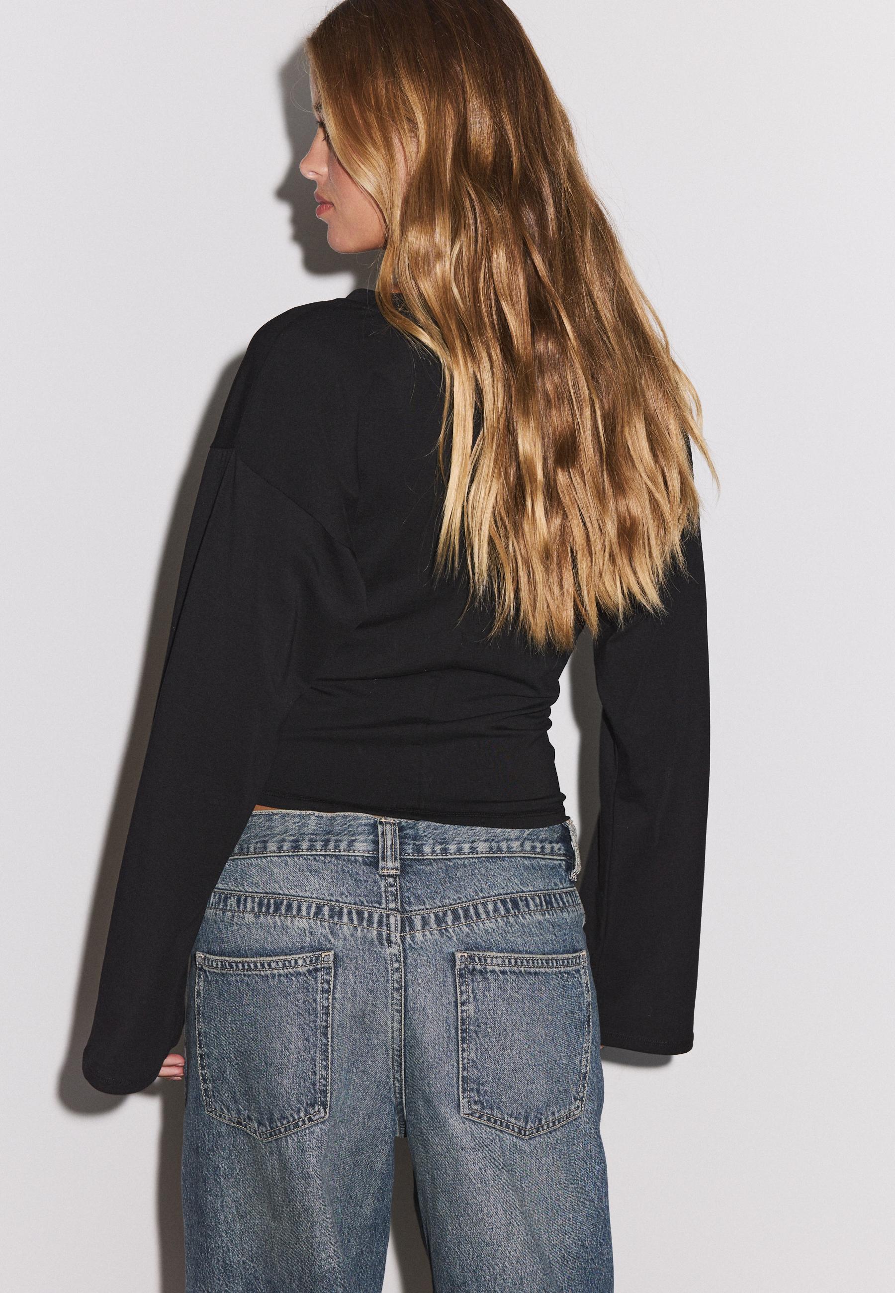 V-neck long Japanese sleeve T-shirt — Black