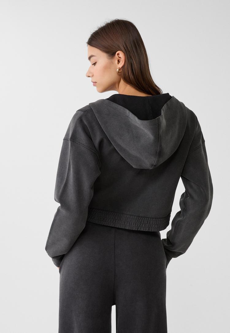 sudadera capucha bolsillos