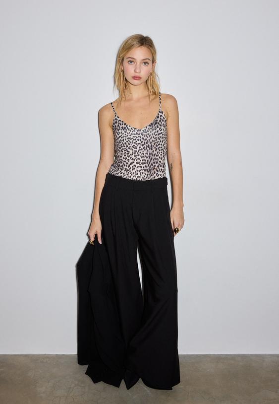 basic body met luipaardprint bandjes