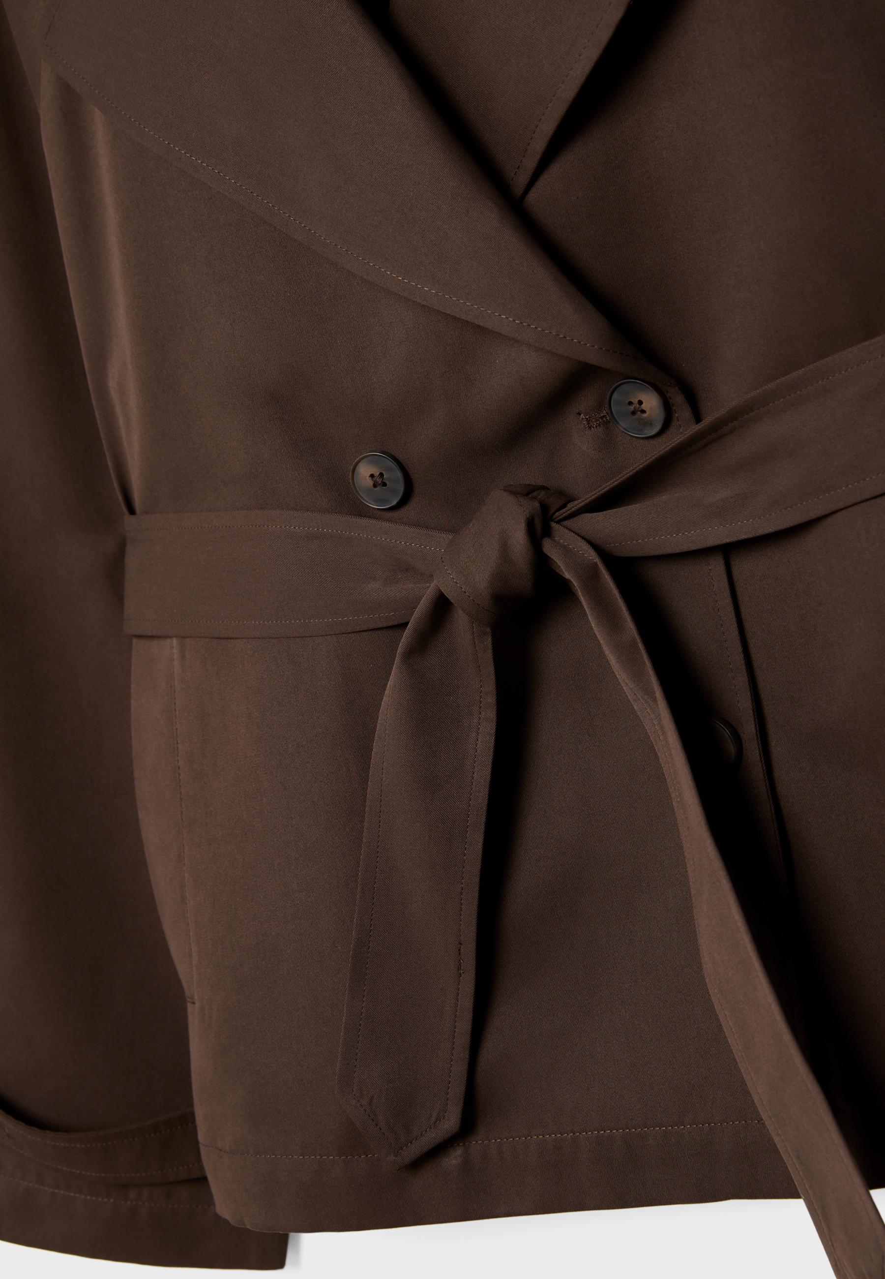 Short flowing trench coat with belt — Brown