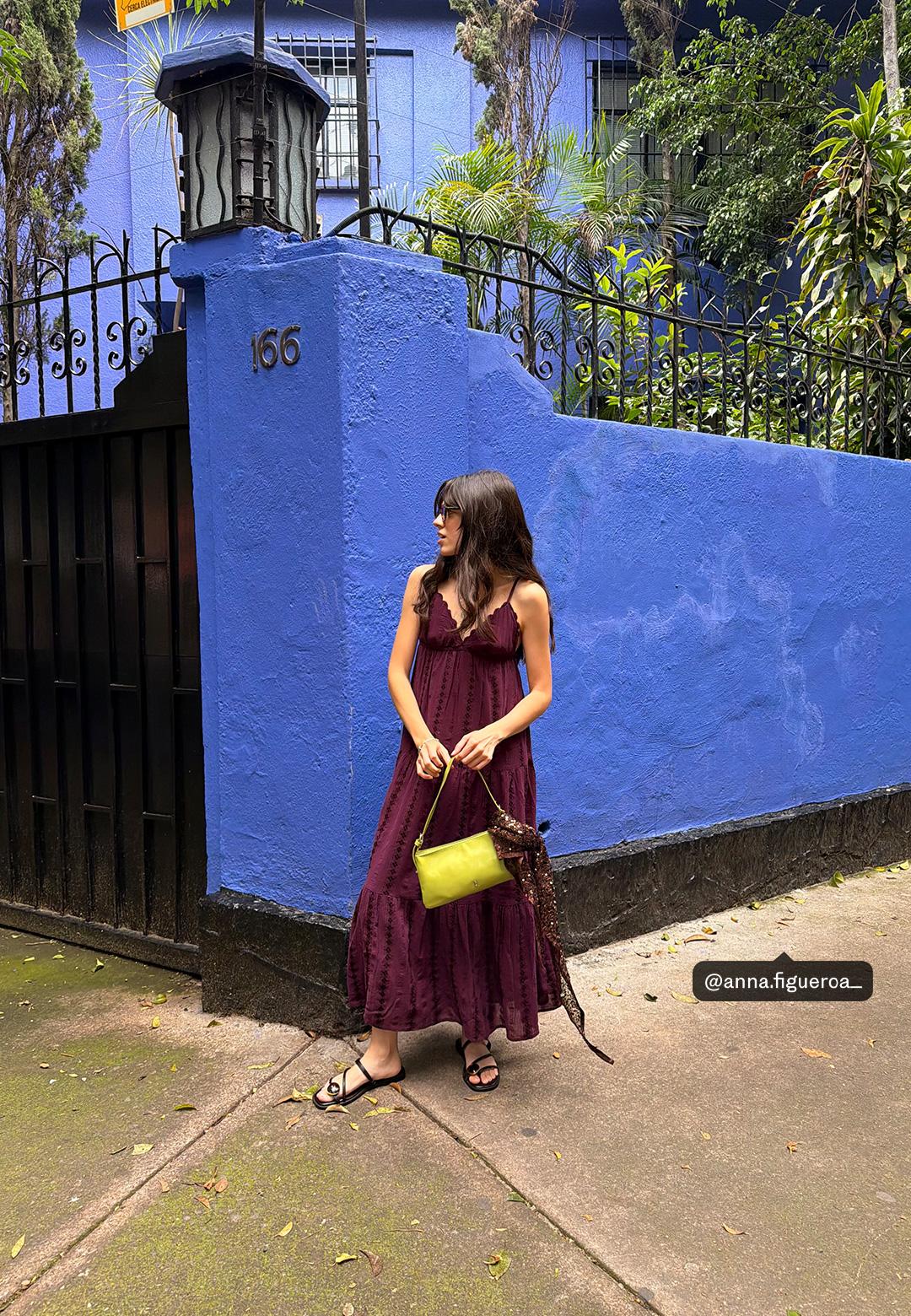 Long flowing dress with open back — Purple