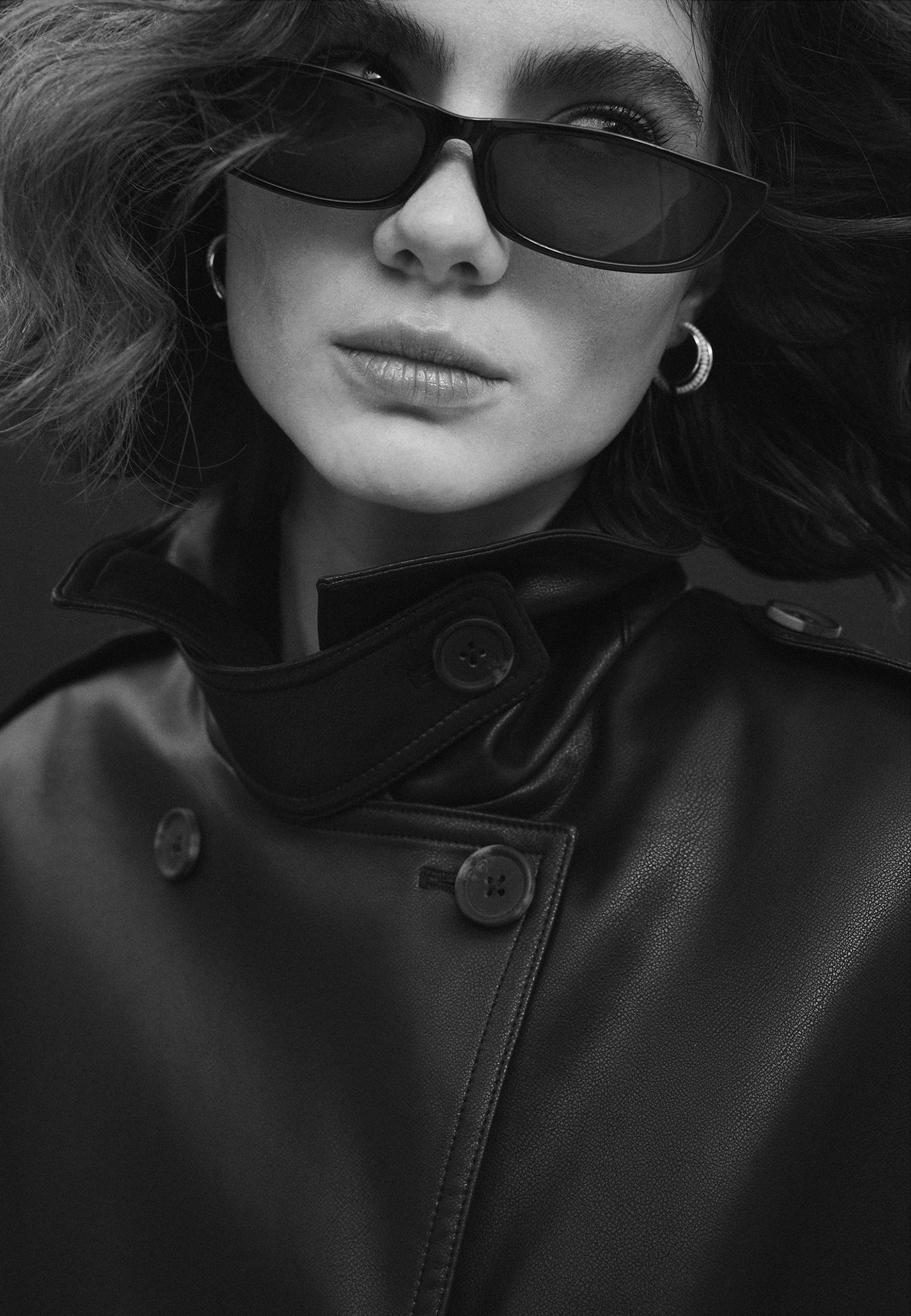 Fitted leather effect trench coat — Black
