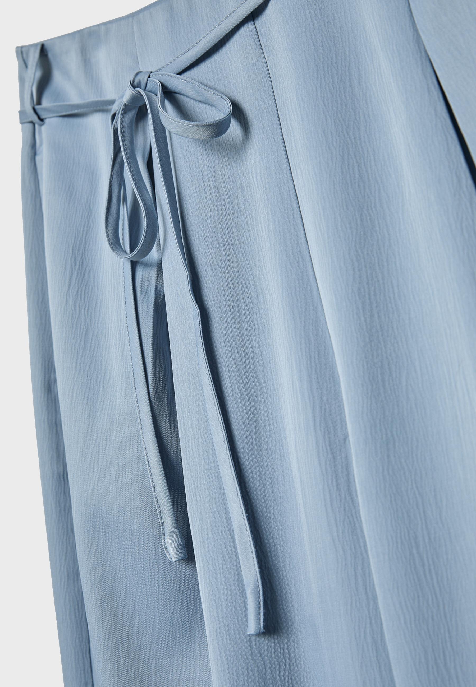 Flowing creased-effect trousers with tie — Sky blue