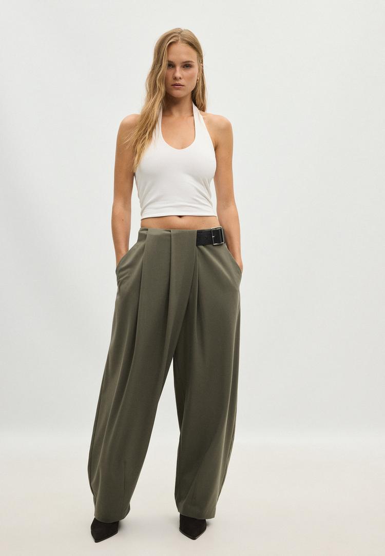 Stradivarius Elegantne Hlače S Naborima I Remenom Khaki 36