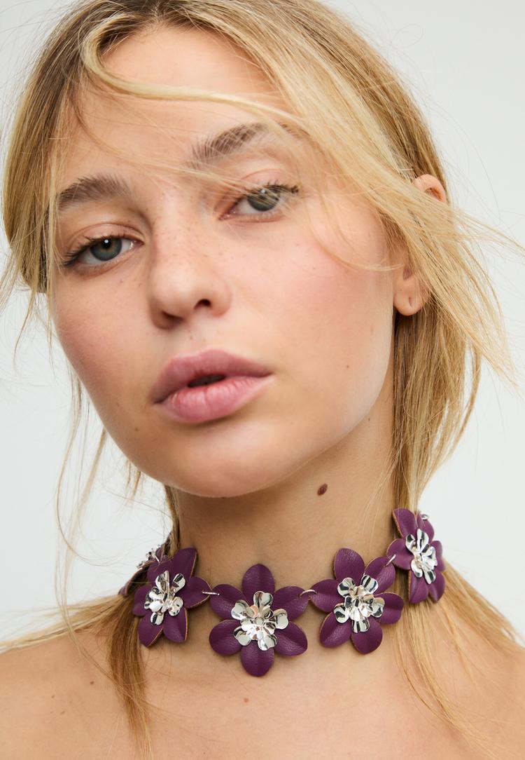 collar flores efecto piel combinado