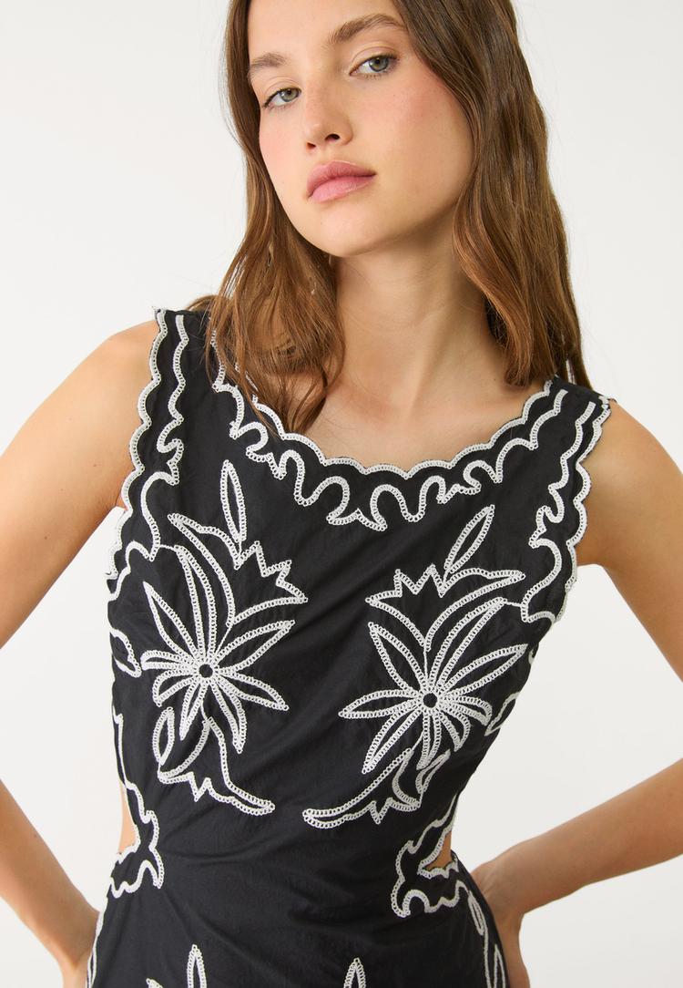 vestido corto bordado palmeras