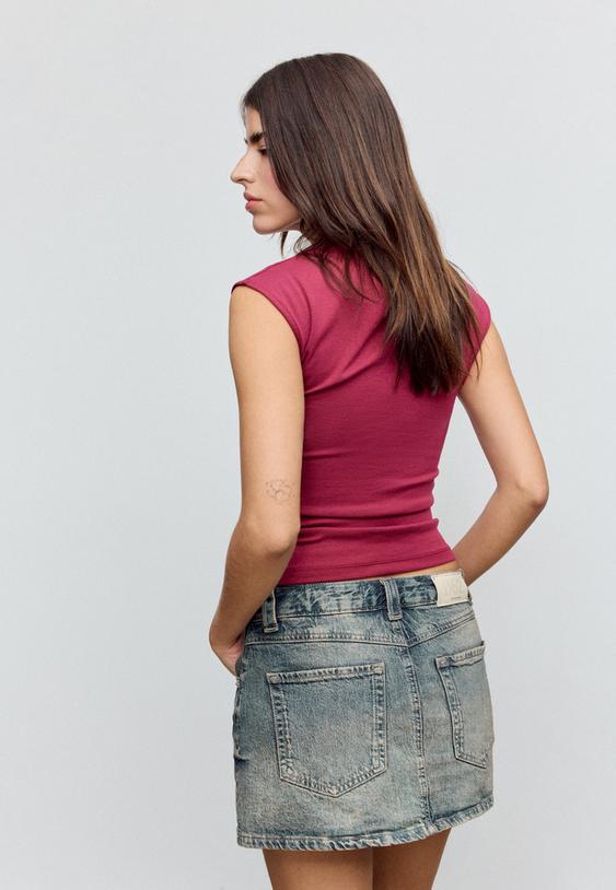 figurbetontes-basic-shirt-mit-raffung