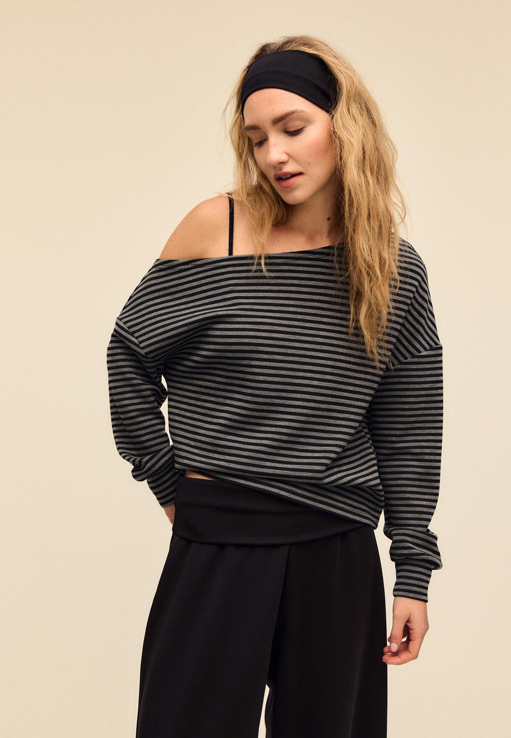 Weiches Sweatshirt mit freier Schulter