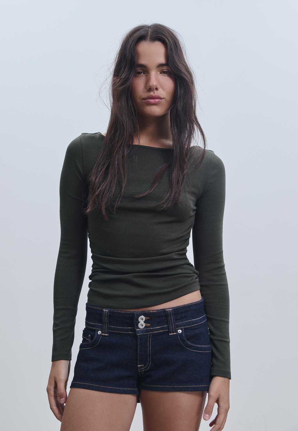 Long sleeve T-shirt with gathering