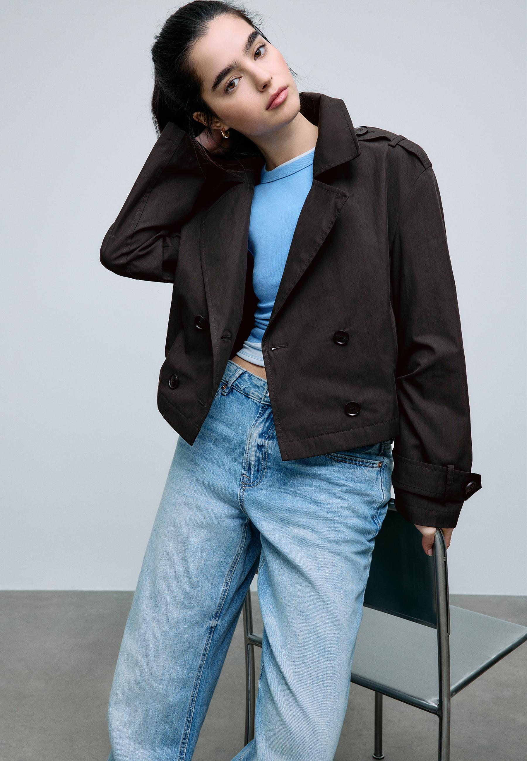 Short double-breasted trench coat — Black