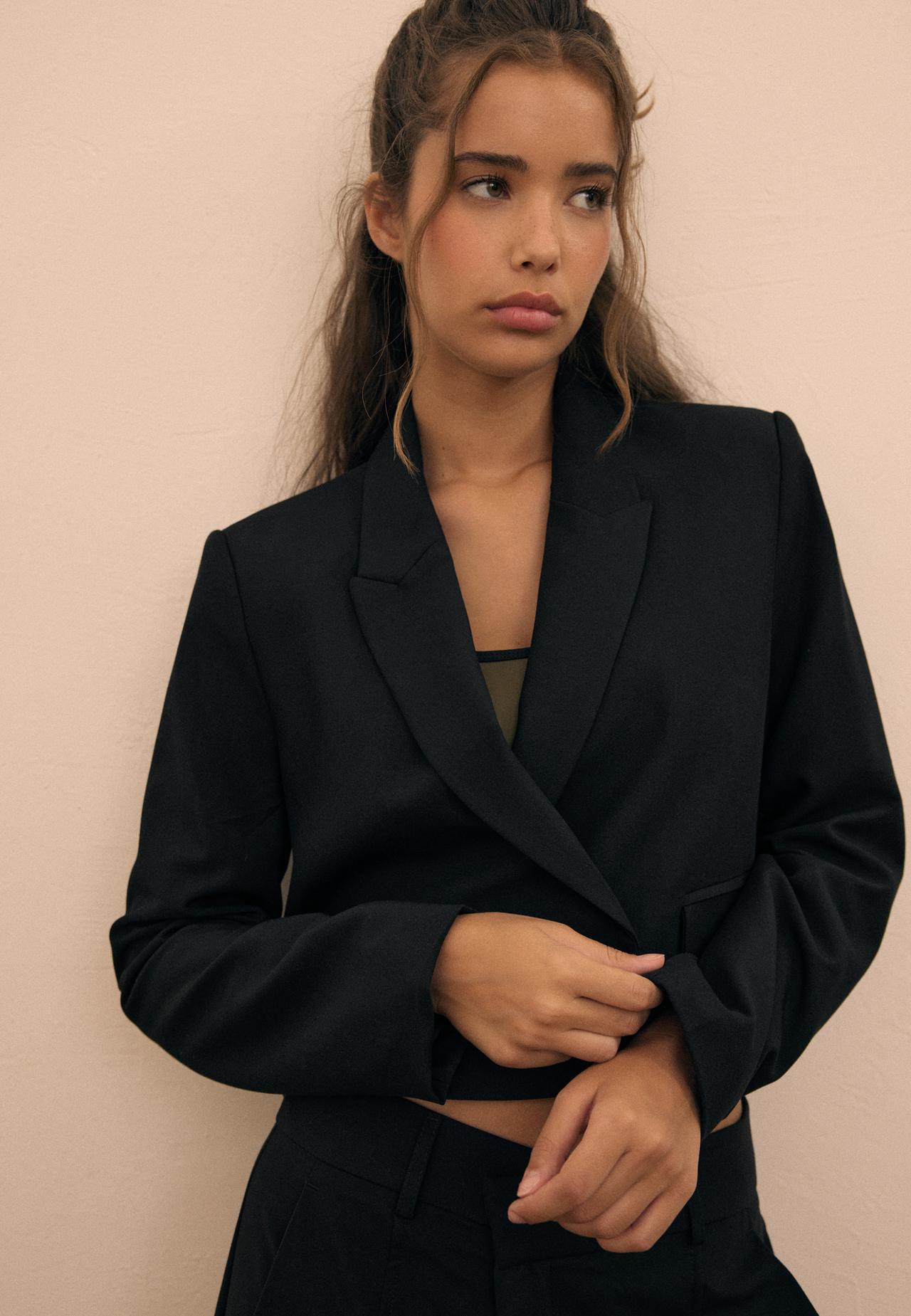 Tailored cropped blazer — Black