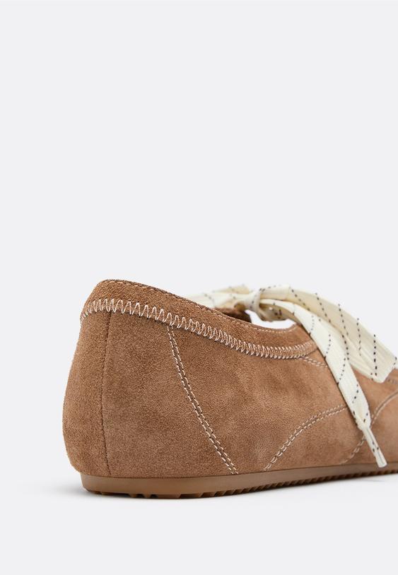 sneakerine in pelle con fiocco