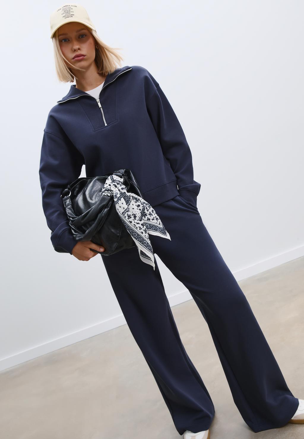 Leveä lahkeinen jogger-housut