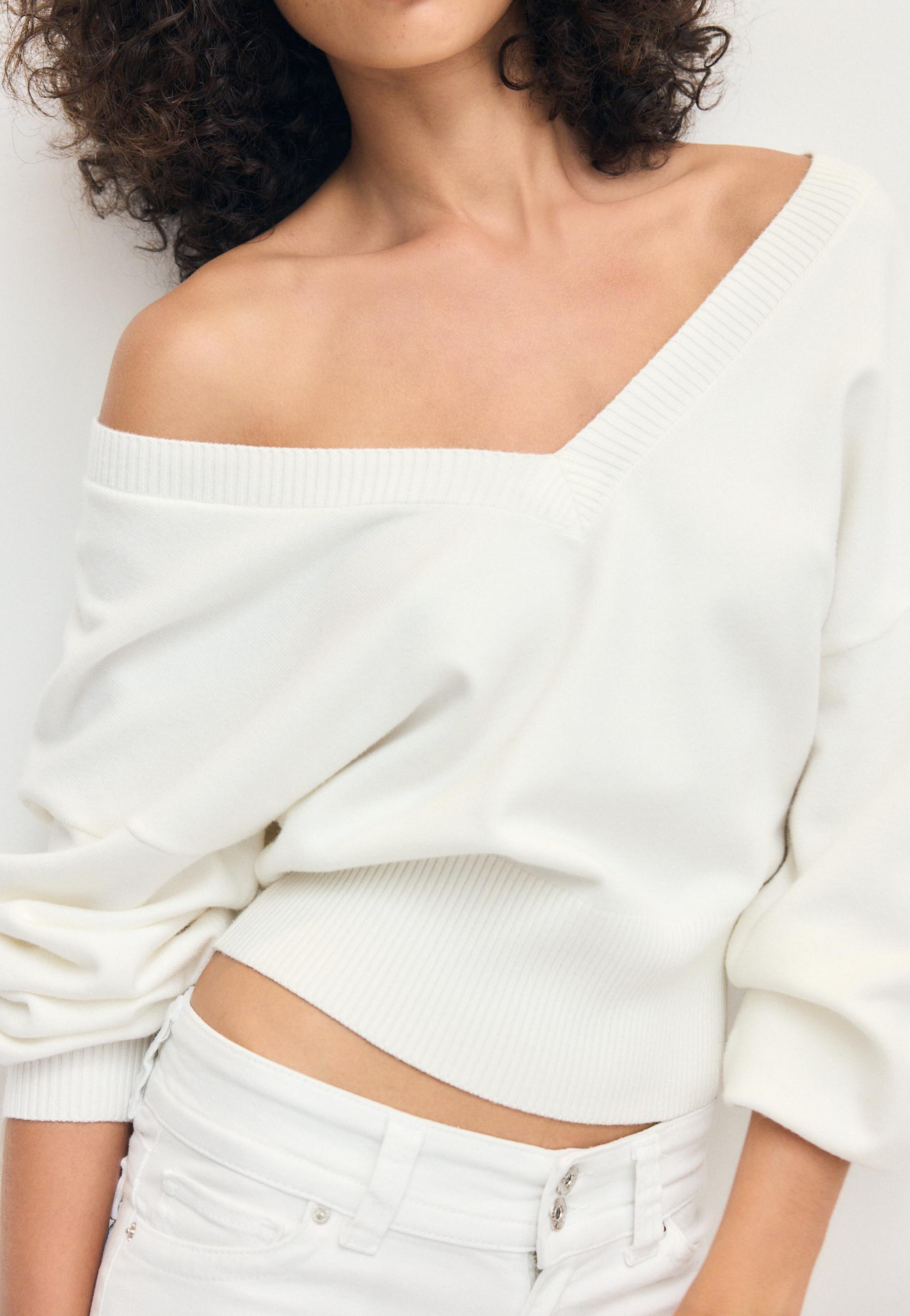 V-neck batwing sleeve jumper — Ecru