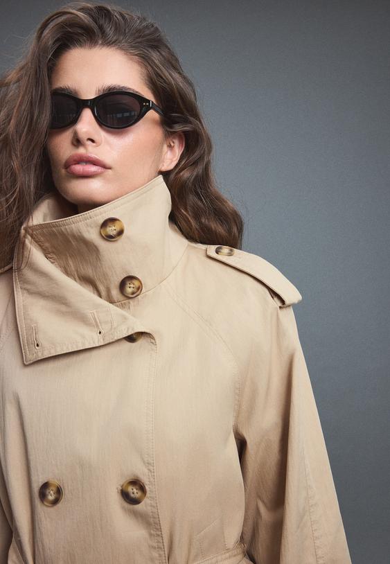 trenchcoat met opstaande kraag en riem
