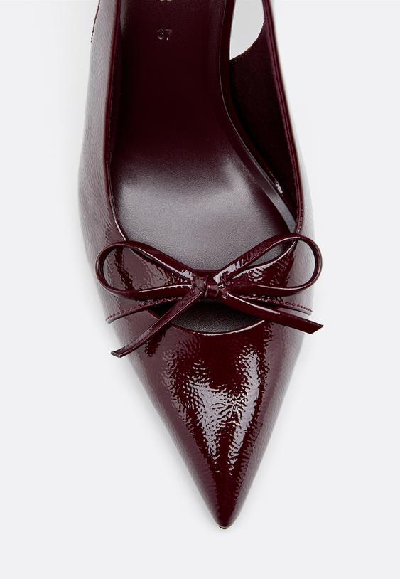 scarpe con tacco e fiocco