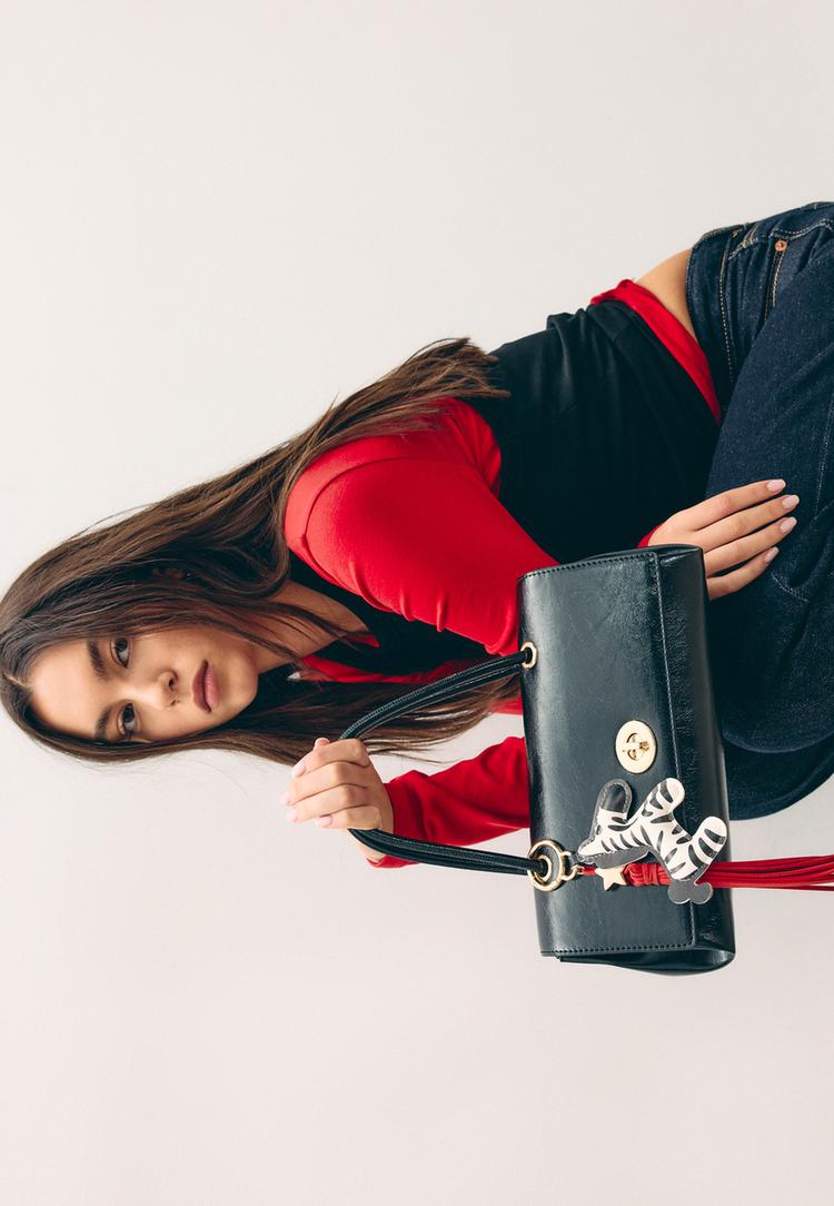 Stradivarius Μπρελόκ Με Μενταγιόν Ζέβρα Λευκό Os φωτογραφία