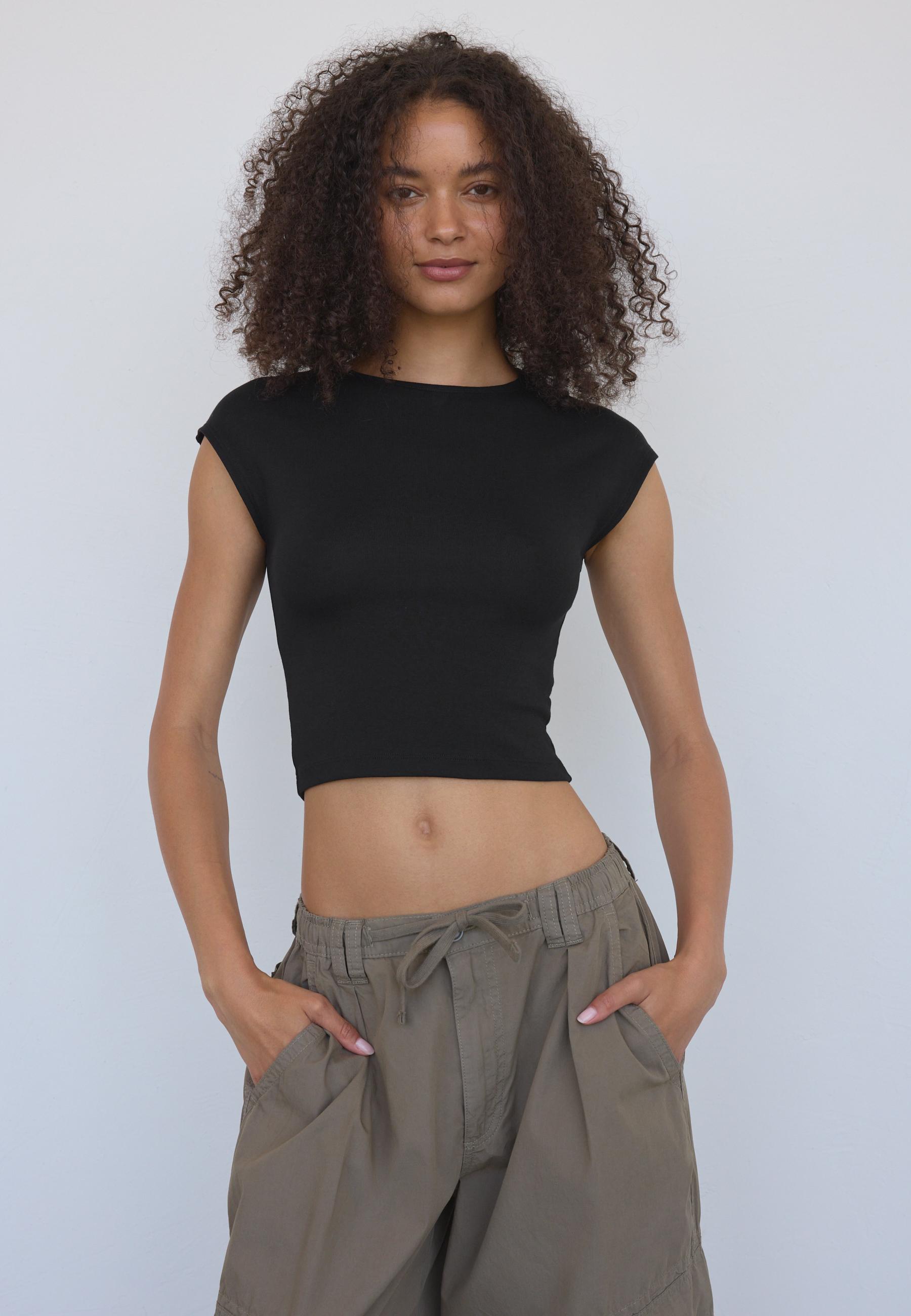 Kısa crop tişört