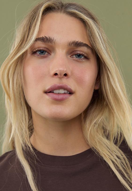 Stradivarius Βασικό Βαμβακερό Μπλουζάκι Κανονικής Γραμμής Καφέ M