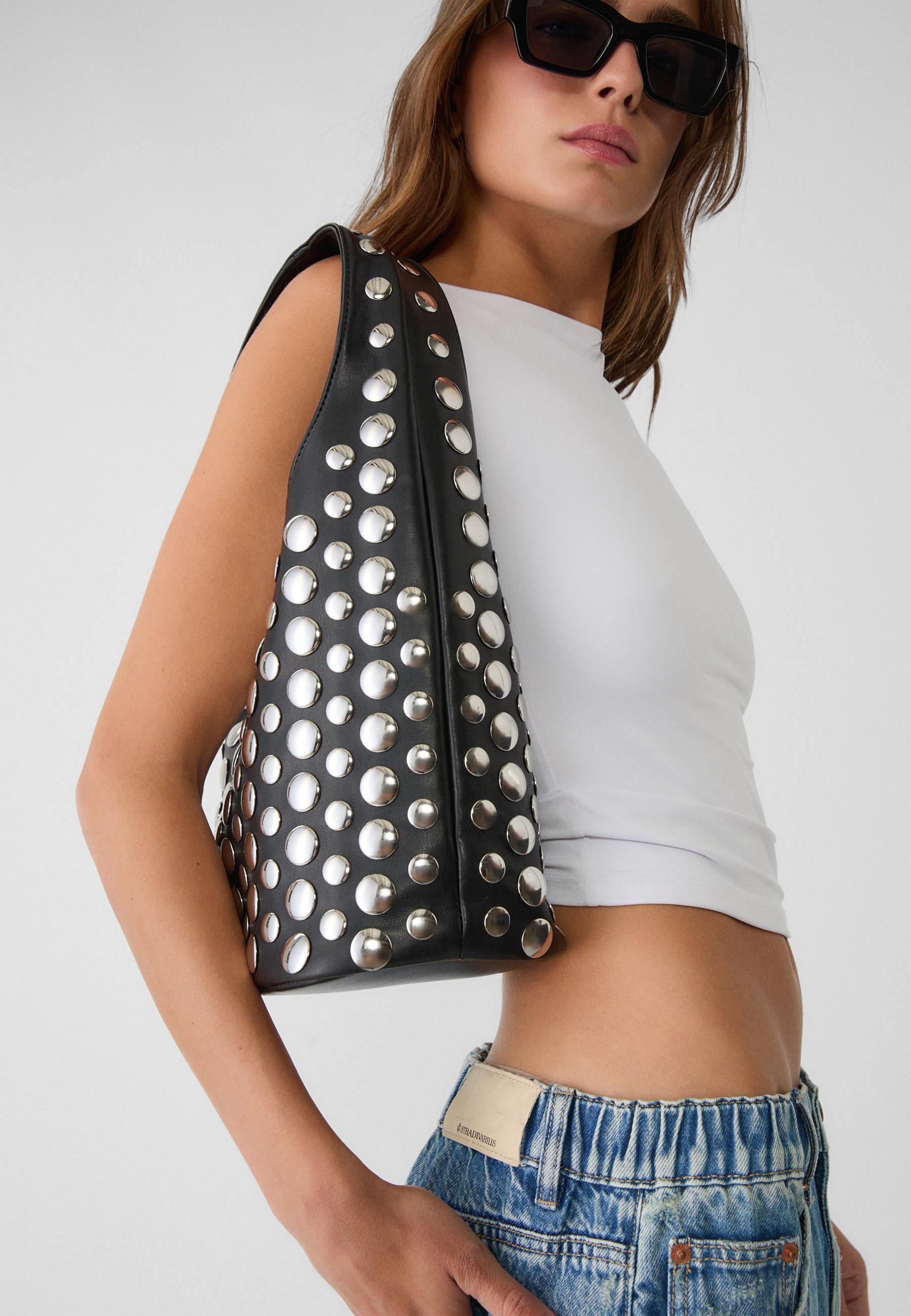 Bolso hombro tachas