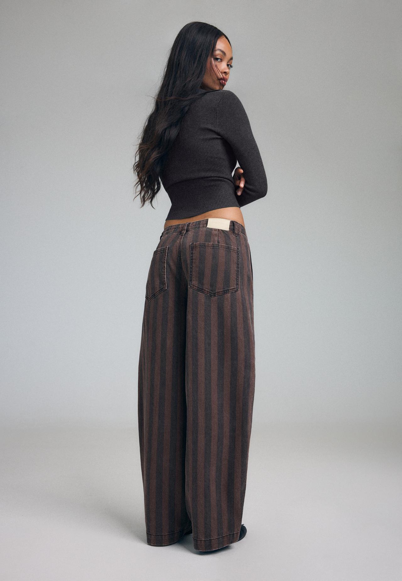Striped seam barrel trousers — Brown
