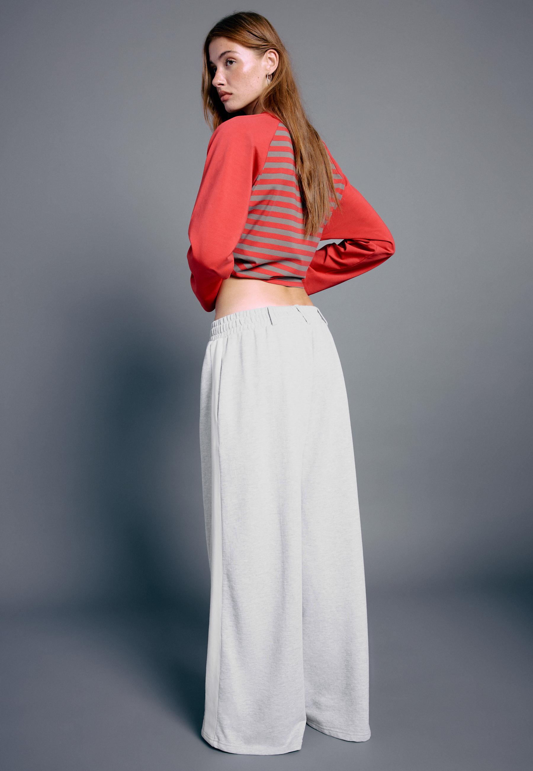 Stradivarius Yan şeritli geniş paça jogger pantolon görsel 7