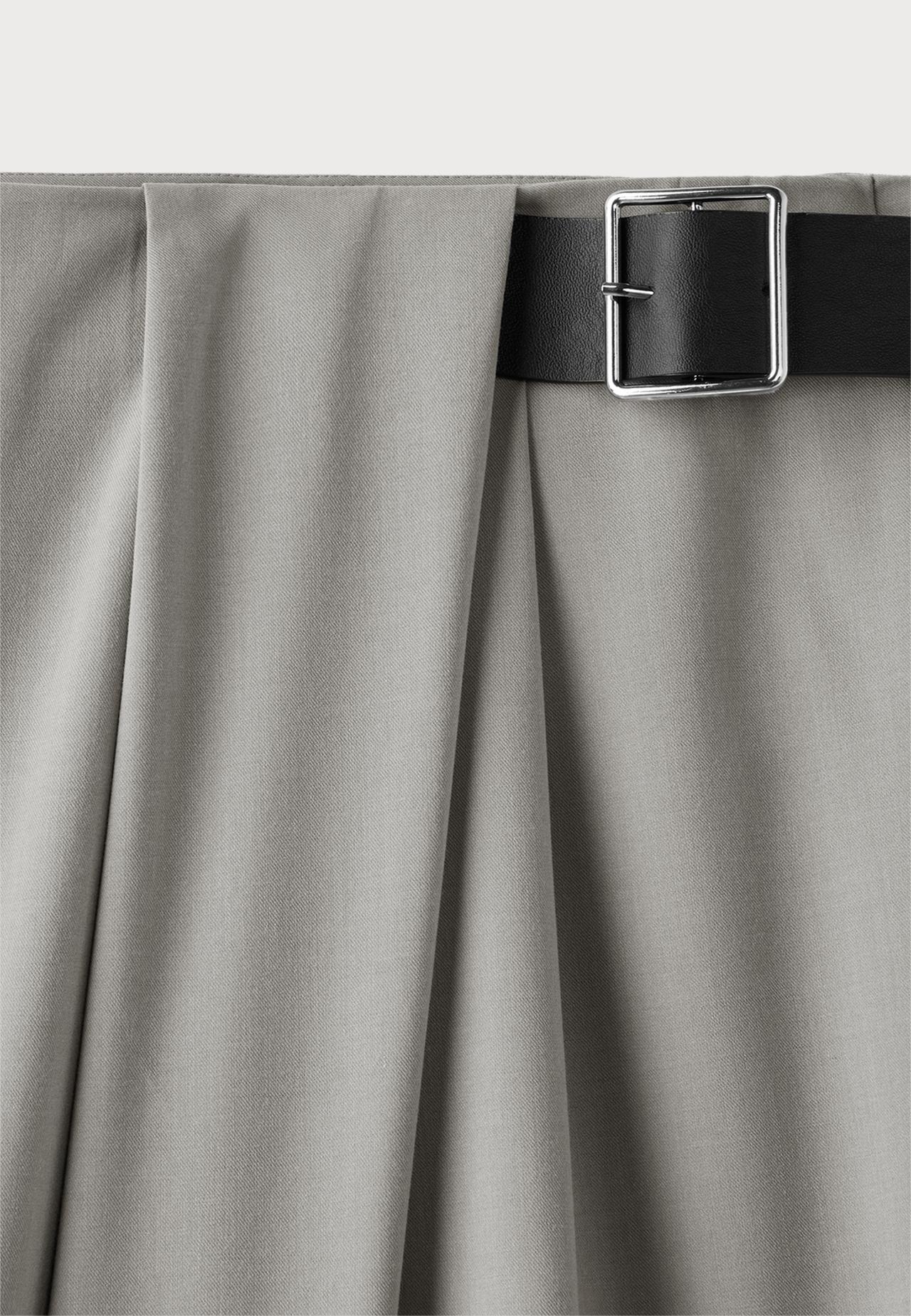 Smart trousers with belt and darts — Grey