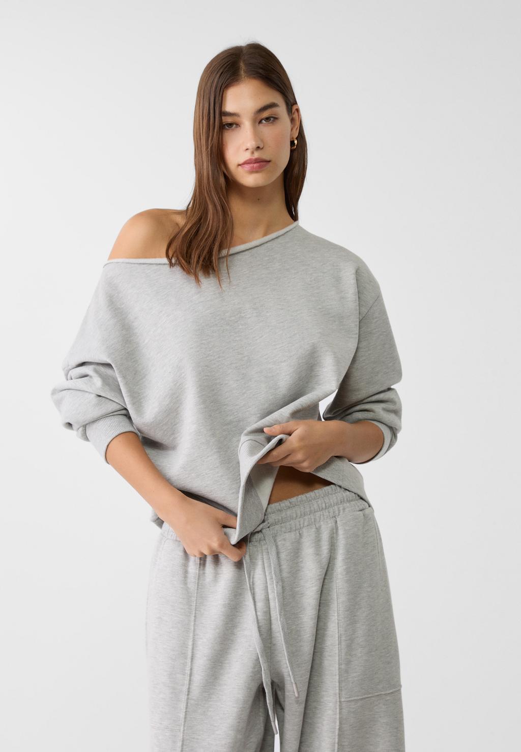 Round neck sweatshirt