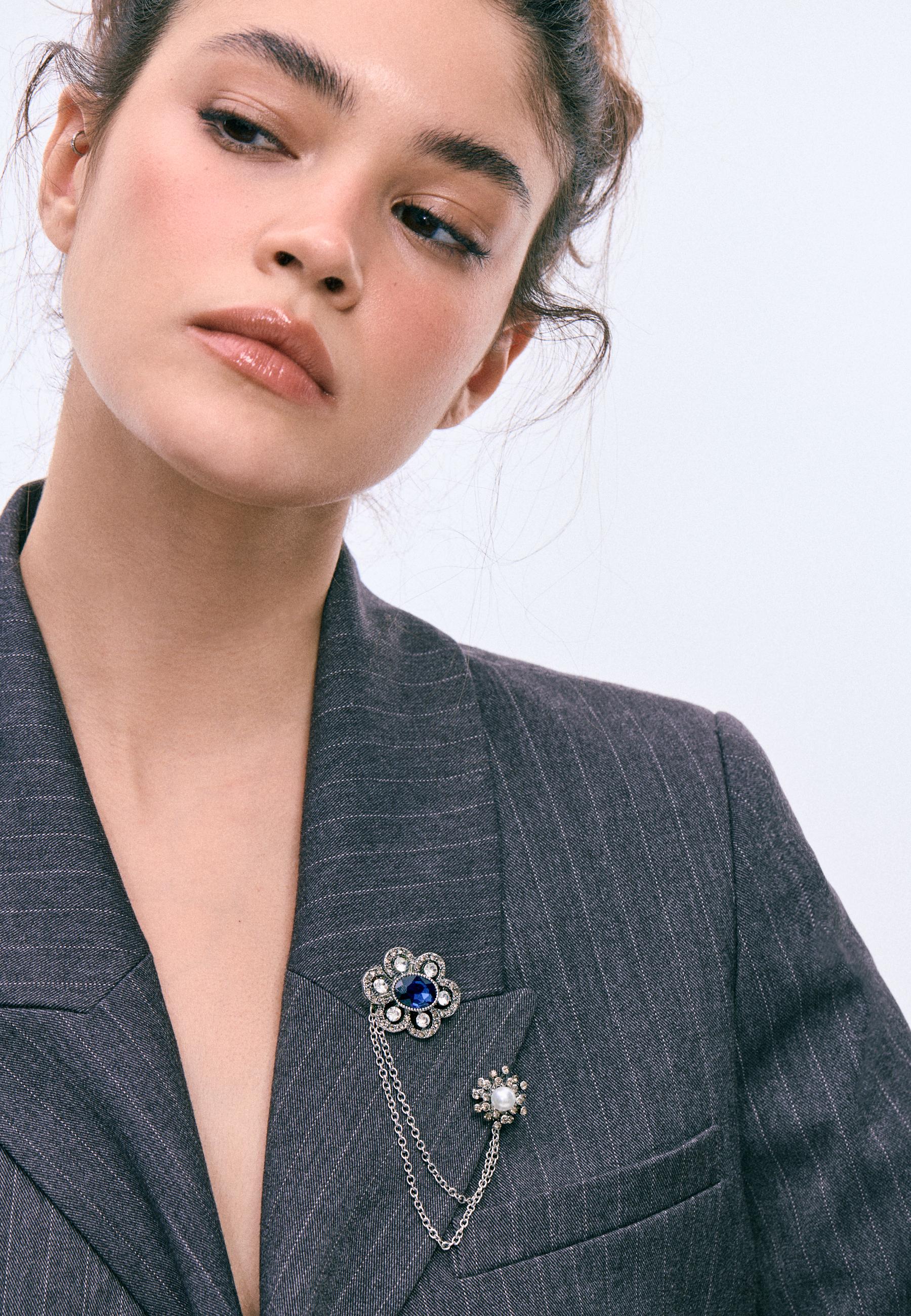 Jewelled chain brooch — Grey