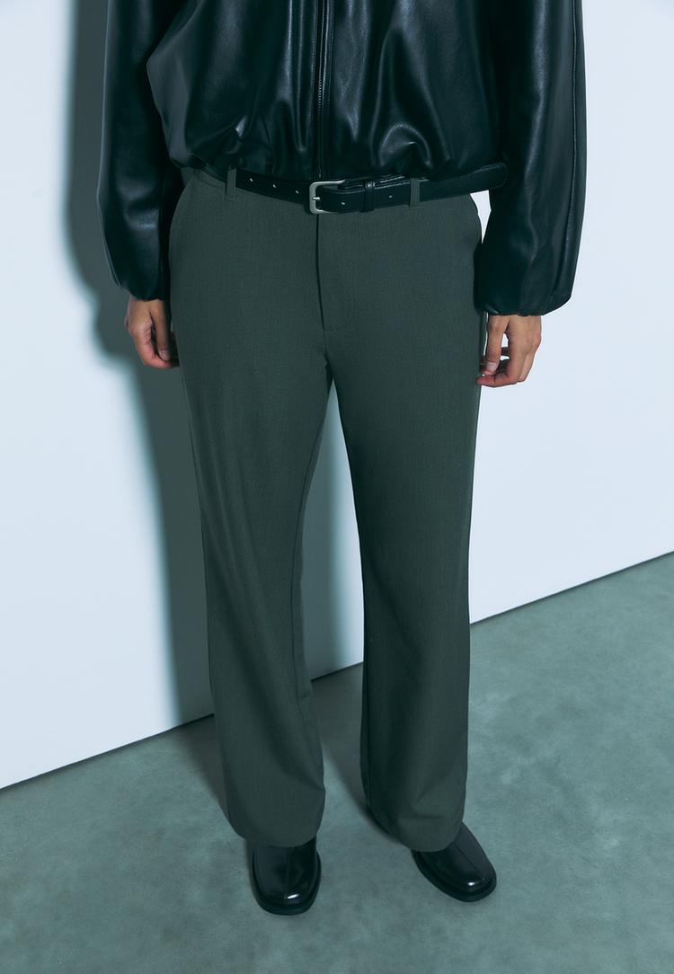 flieende-gerade-stoffhose-mit-gurtel